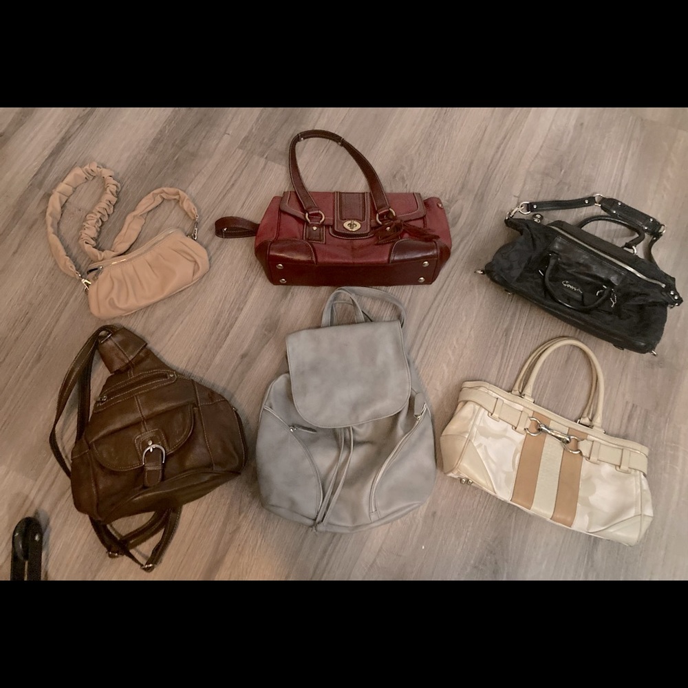 COPY - Selling 8 purses.